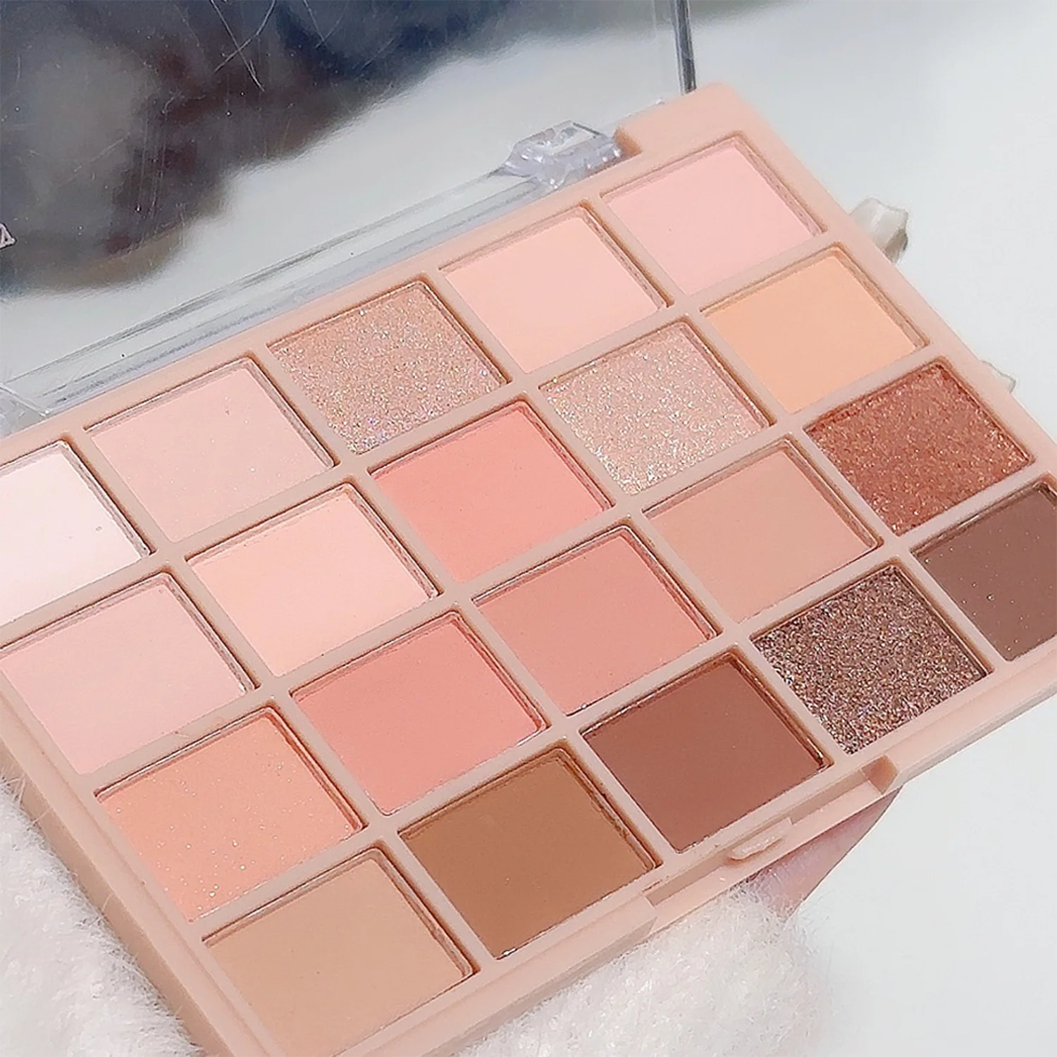 Paleta de Sombras de Ojos de 20 Colores – Tonos Románticos Ahumados y Rosados, Mate y Brillante, Alta Pigmentación, Resistente al Corrimiento, Maquillaje de Belleza